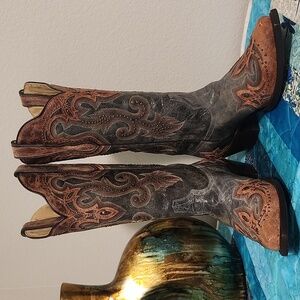 Corral Womens Leather Boots Size 9 Intricate Embroidery Stud Accents Like New